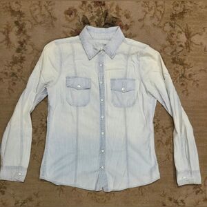 GAP Light Blue Denim Casual  Button-Down Shirt Size Medium